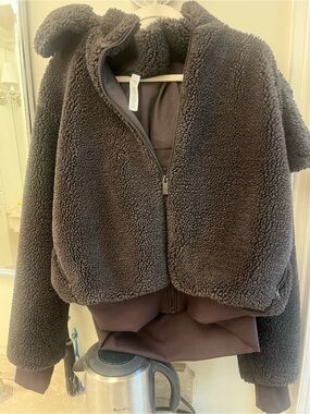 Alo Yoga Foxy Sherpa Zip Jacket in Chocolate Brown
